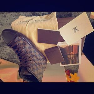 Louis Vuitton Size 10(men’s) Sneaker!